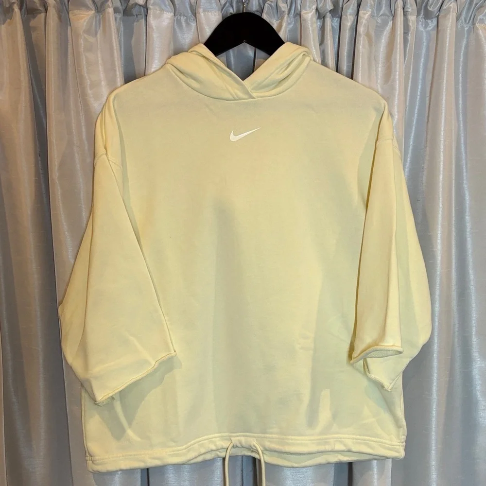 Nike Women’s Cream, butter yellow, Pullover Crop Hoodie, size medium
